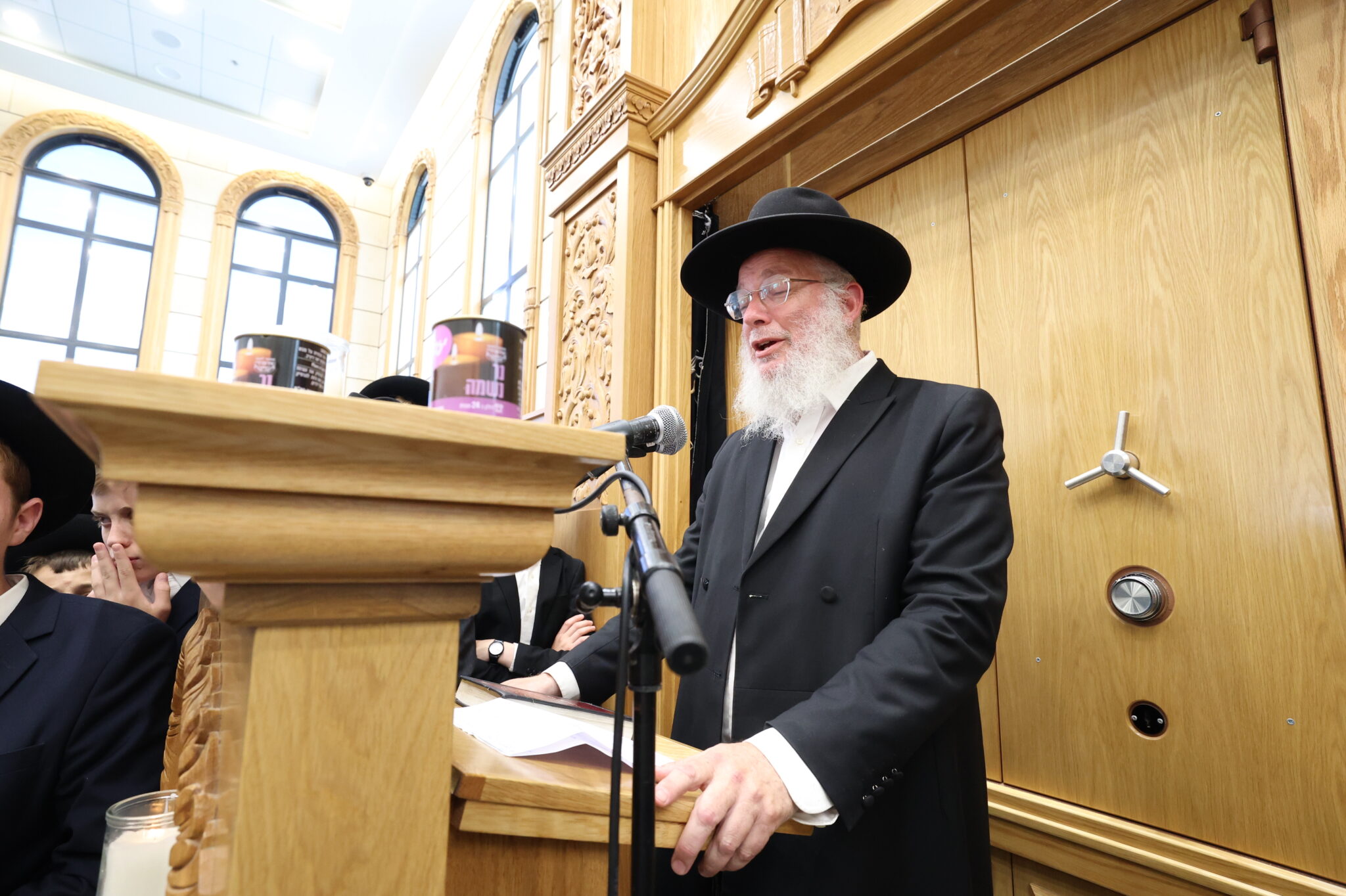 גלריה: אלפים ליוו את מיטת ראש הישיבה הנערץ שהלך לעולמו