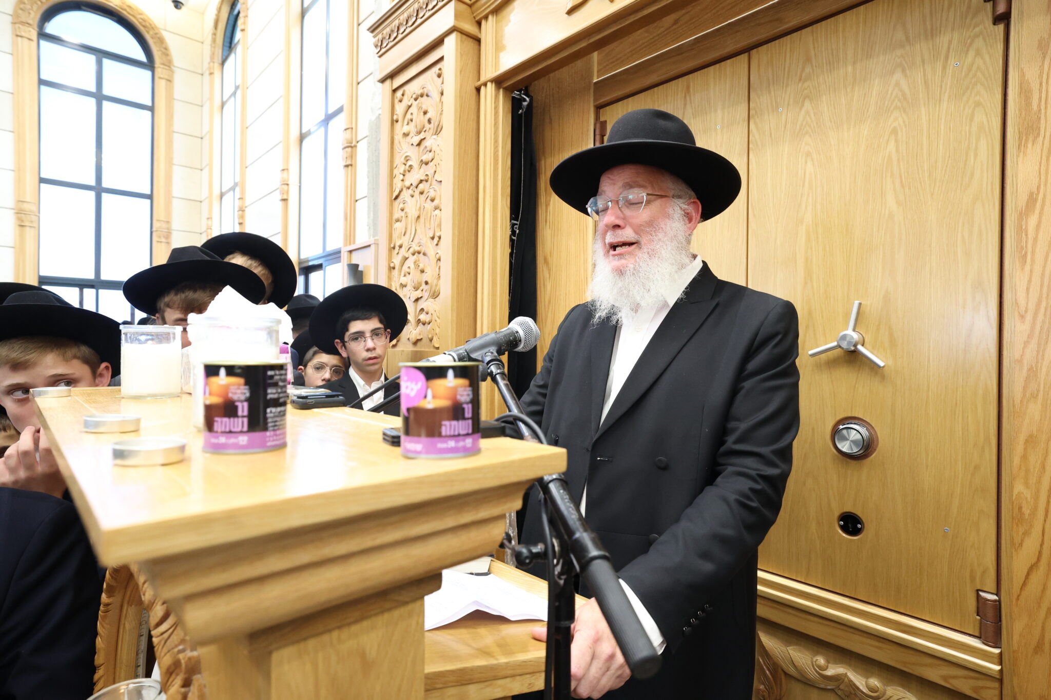 גלריה: אלפים ליוו את מיטת ראש הישיבה הנערץ שהלך לעולמו