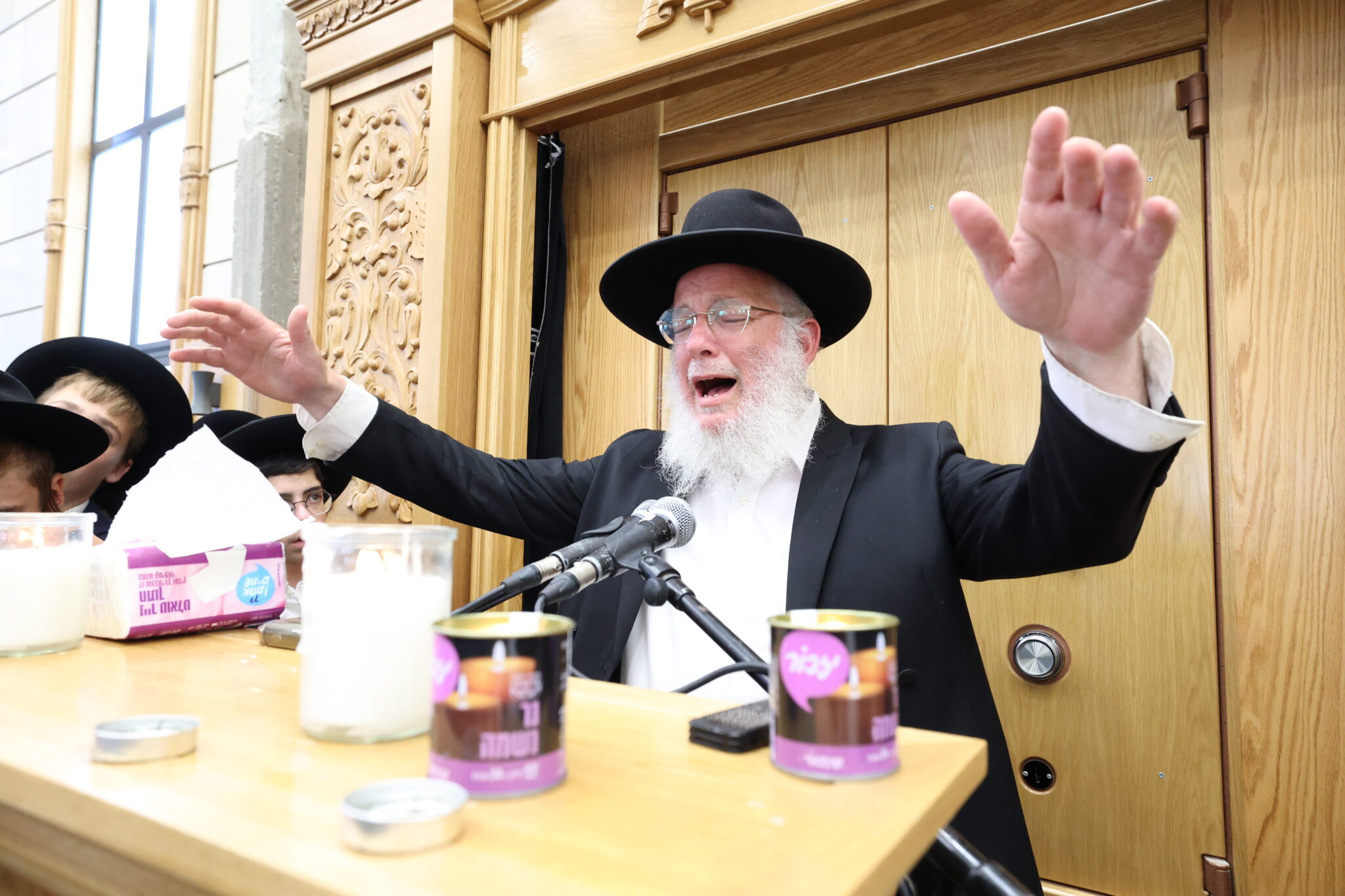 גלריה: אלפים ליוו את מיטת ראש הישיבה הנערץ שהלך לעולמו