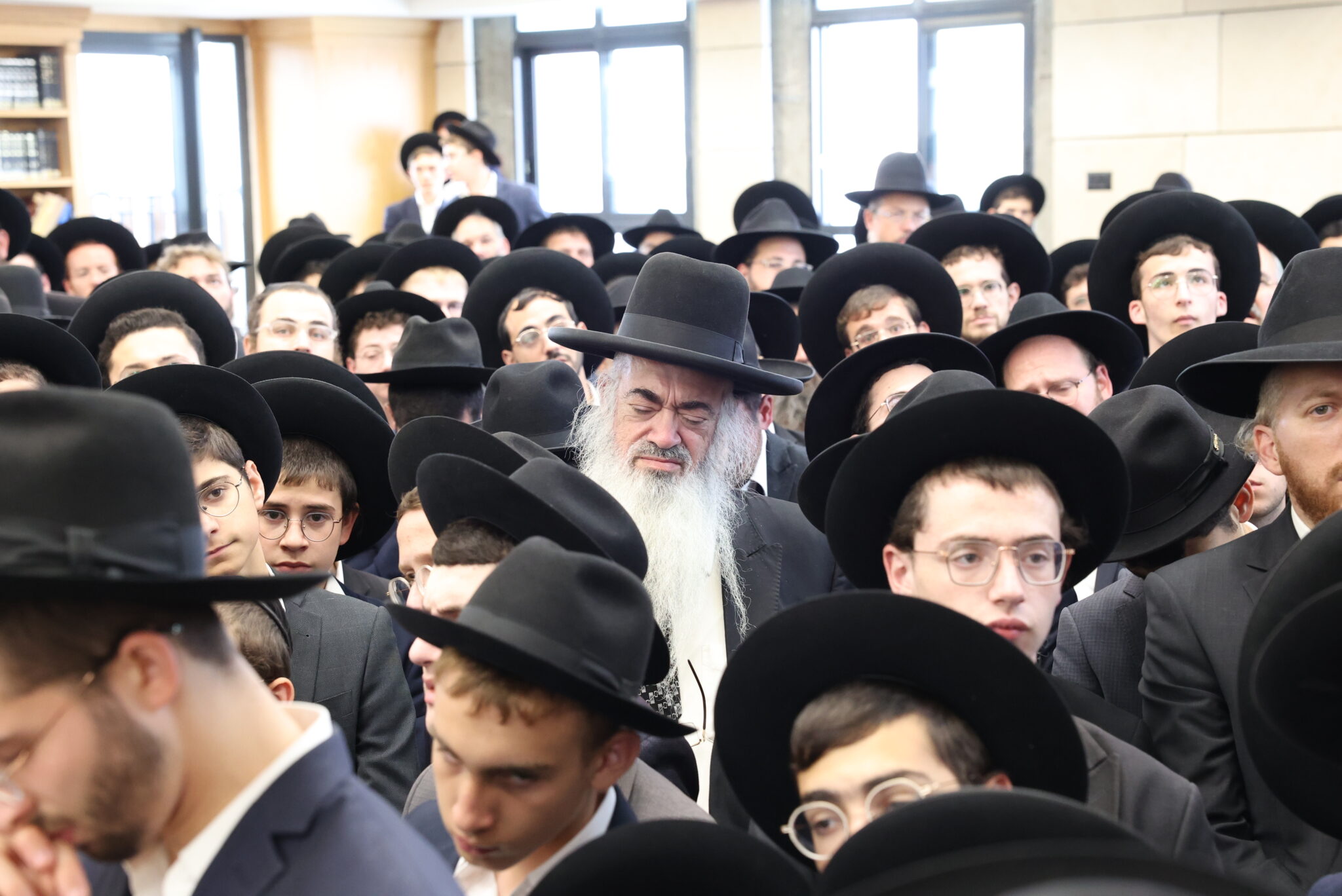 גלריה: אלפים ליוו את מיטת ראש הישיבה הנערץ שהלך לעולמו
