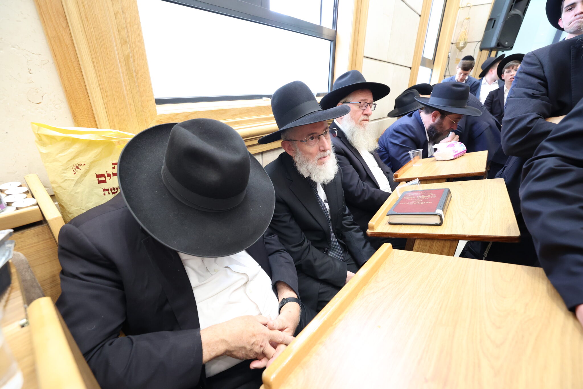 גלריה: אלפים ליוו את מיטת ראש הישיבה הנערץ שהלך לעולמו