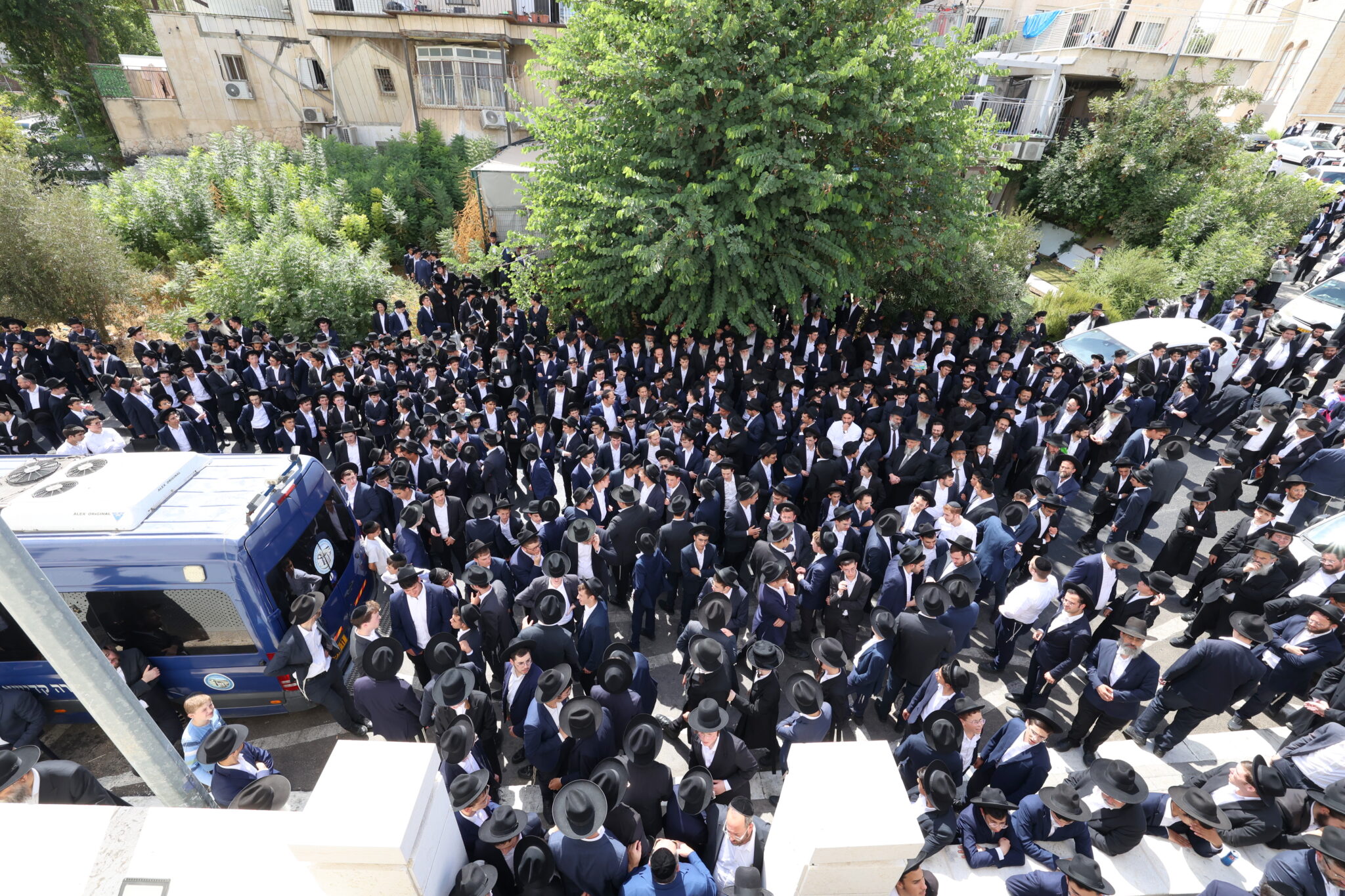 גלריה: אלפים ליוו את מיטת ראש הישיבה הנערץ שהלך לעולמו