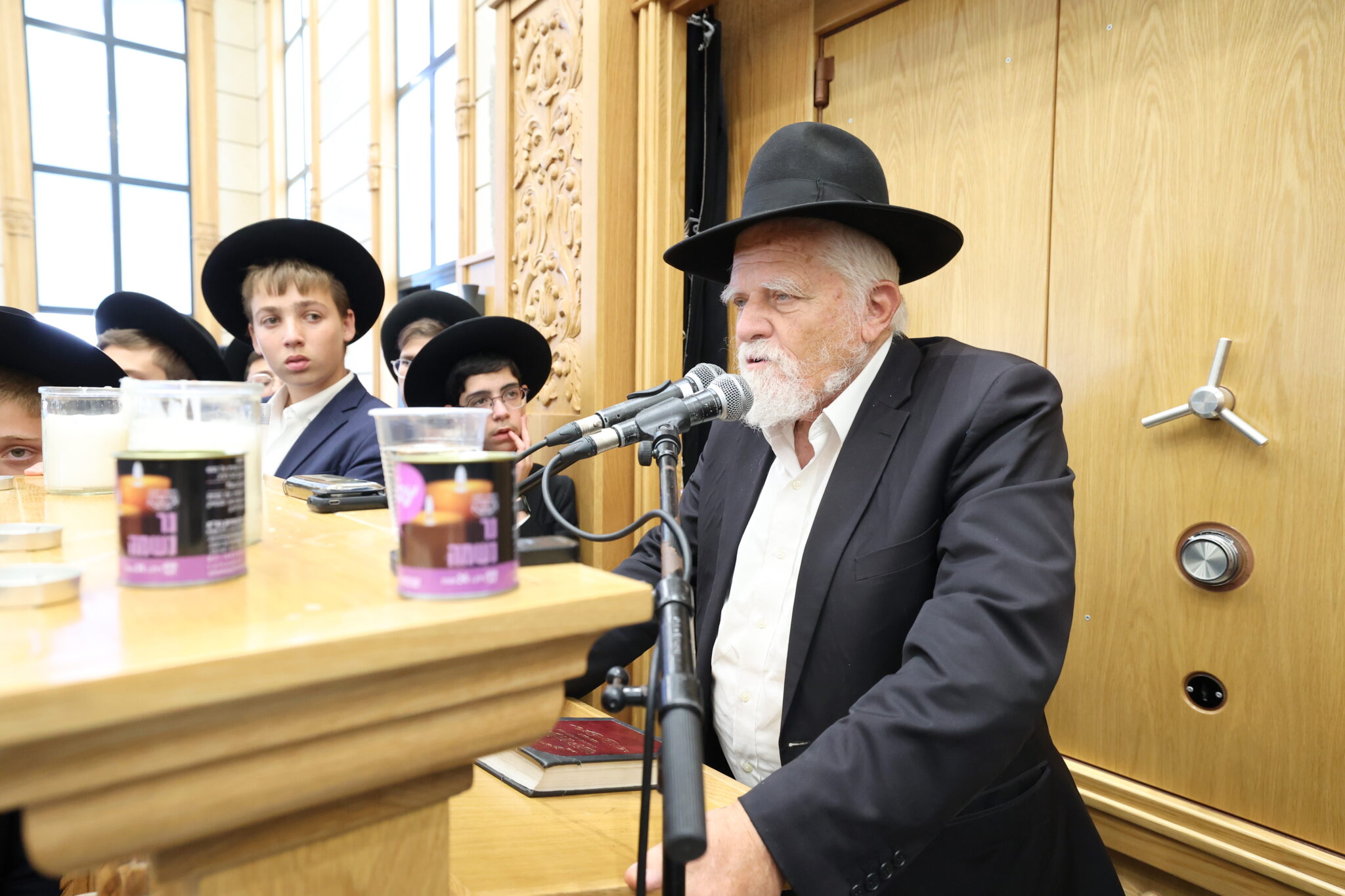 גלריה: אלפים ליוו את מיטת ראש הישיבה הנערץ שהלך לעולמו