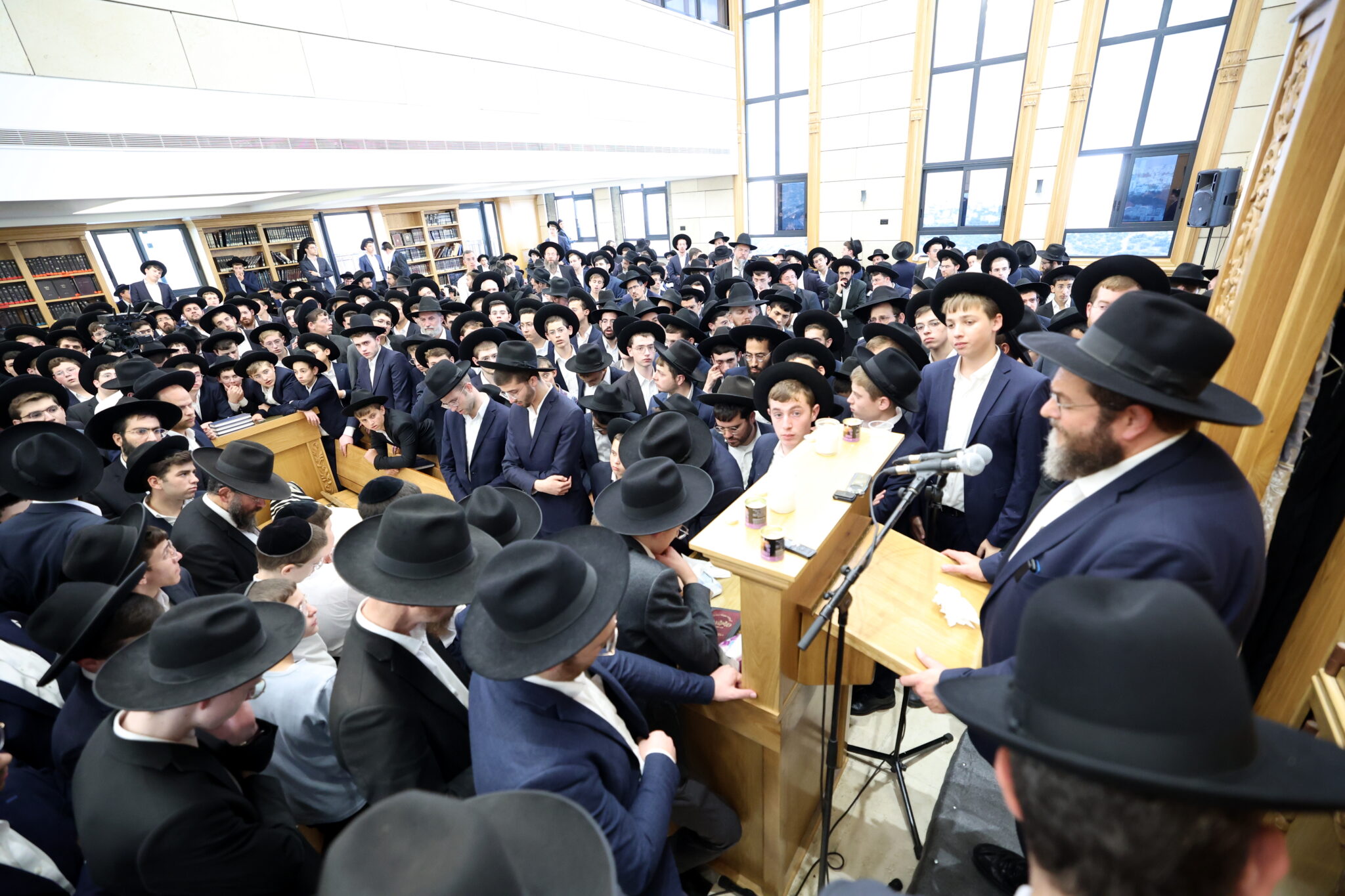 גלריה: אלפים ליוו את מיטת ראש הישיבה הנערץ שהלך לעולמו