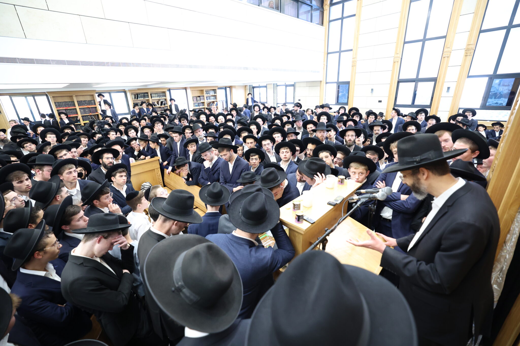 גלריה: אלפים ליוו את מיטת ראש הישיבה הנערץ שהלך לעולמו