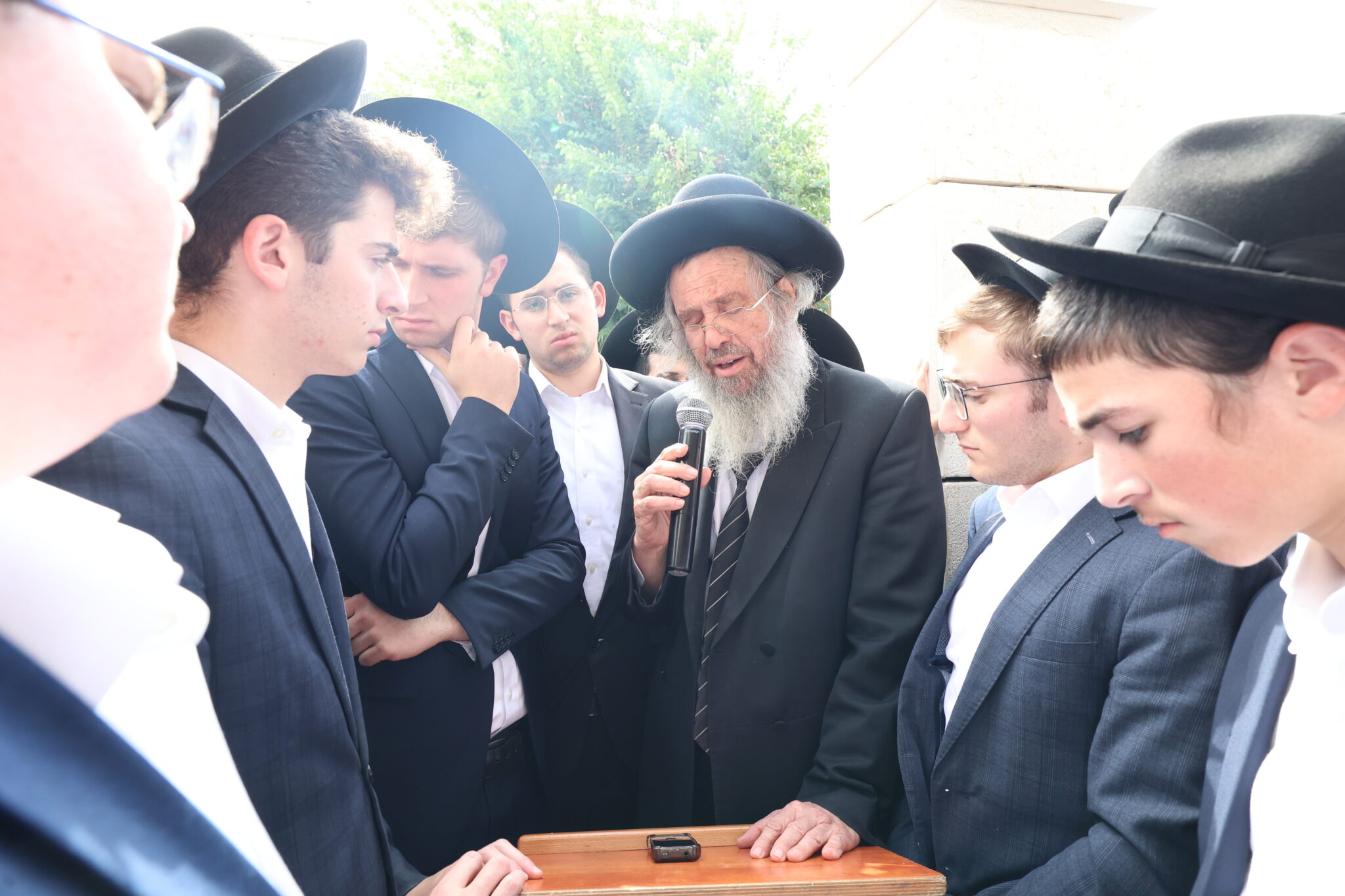 גלריה: אלפים ליוו את מיטת ראש הישיבה הנערץ שהלך לעולמו