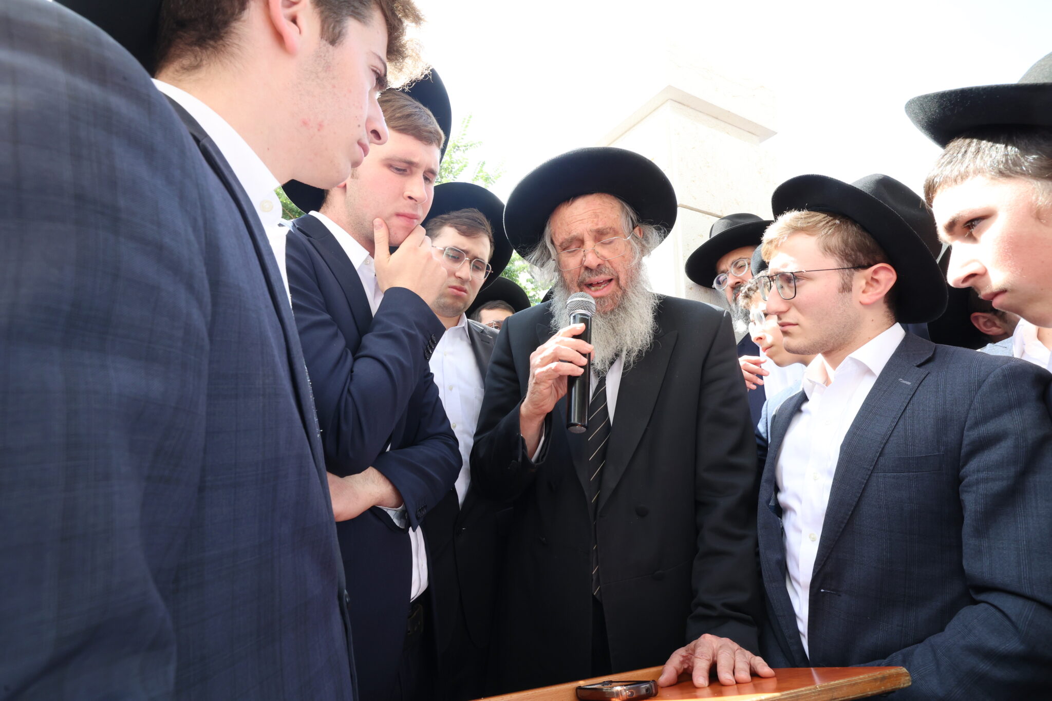 גלריה: אלפים ליוו את מיטת ראש הישיבה הנערץ שהלך לעולמו