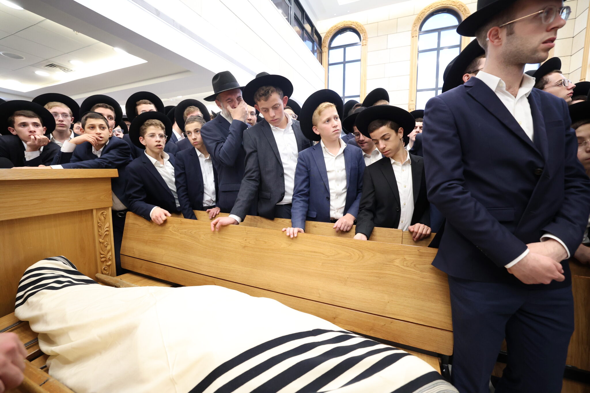 גלריה: אלפים ליוו את מיטת ראש הישיבה הנערץ שהלך לעולמו