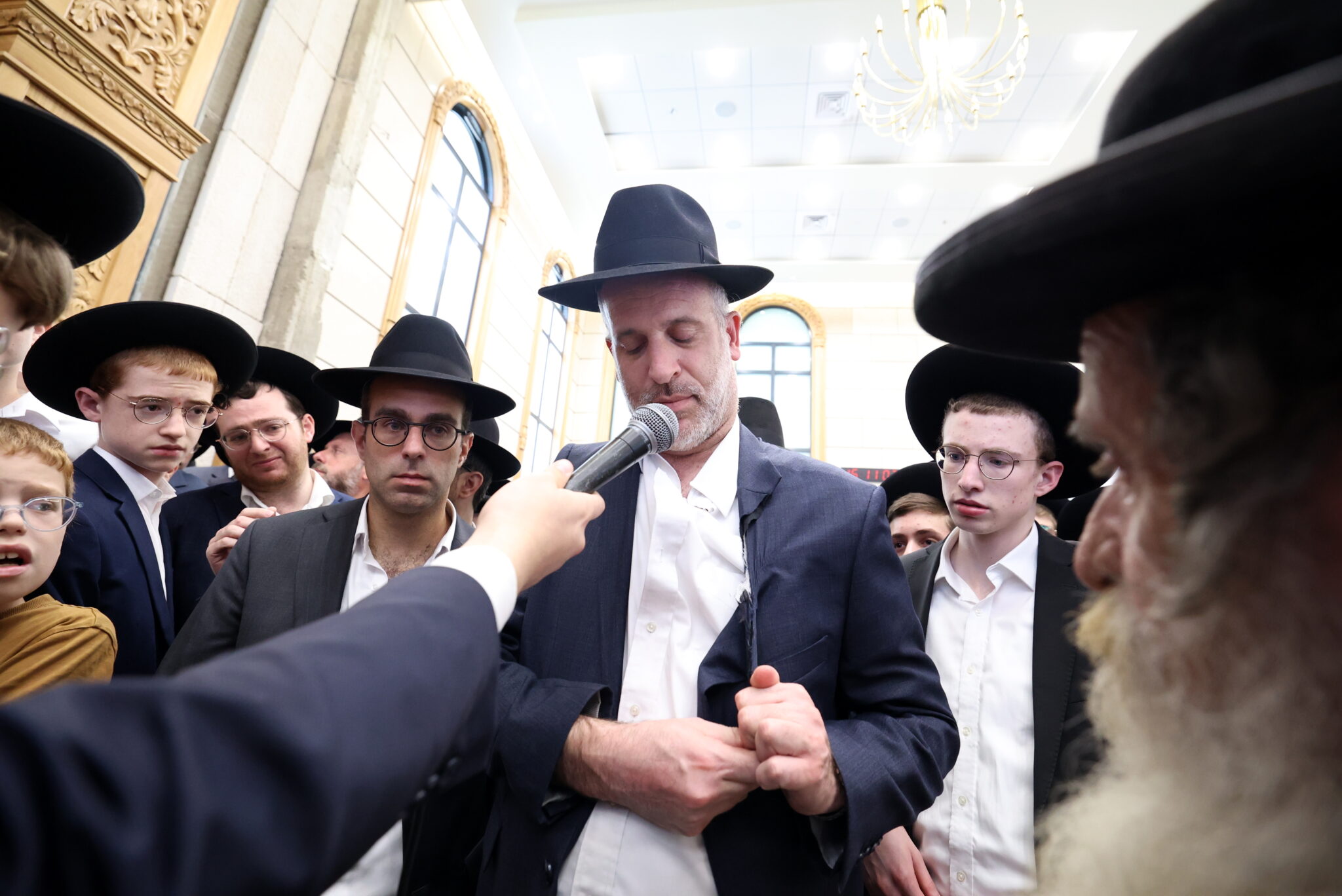 גלריה: אלפים ליוו את מיטת ראש הישיבה הנערץ שהלך לעולמו