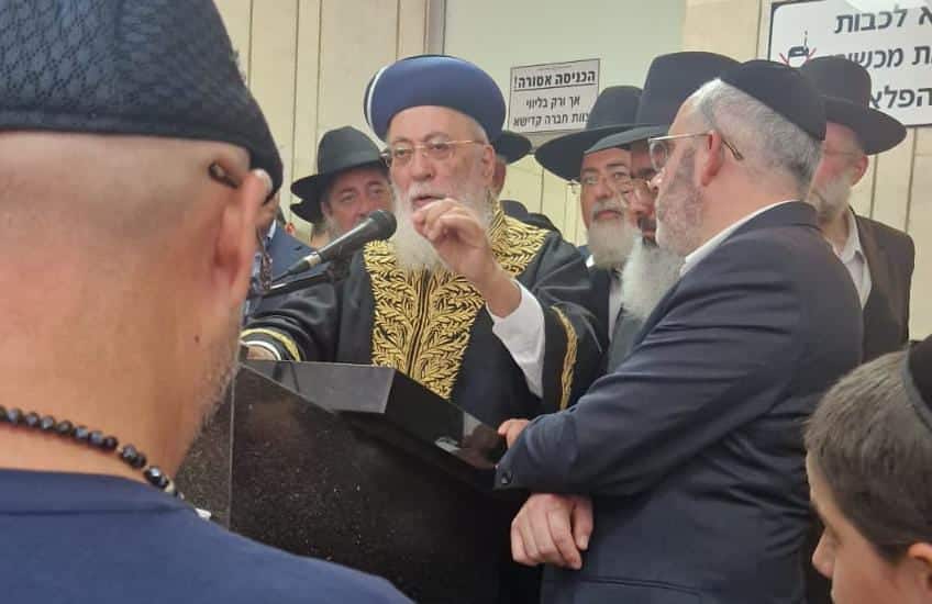 קהל אלפים השתתף בהלוויית זקן רבני משפחת אבוחצירא