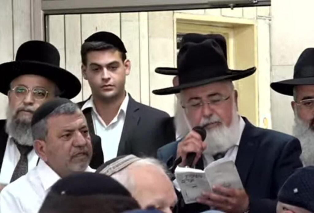 קהל אלפים השתתף בהלוויית זקן רבני משפחת אבוחצירא