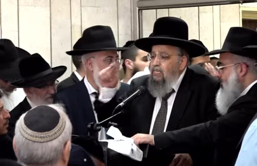 קהל אלפים השתתף בהלוויית זקן רבני משפחת אבוחצירא