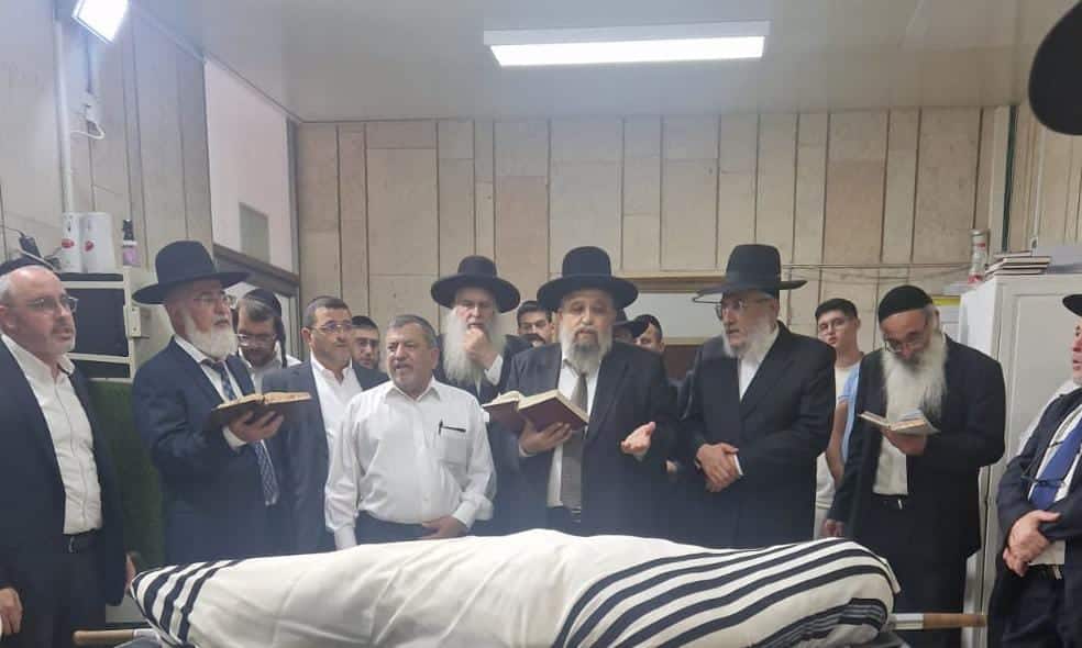 קהל אלפים השתתף בהלוויית זקן רבני משפחת אבוחצירא