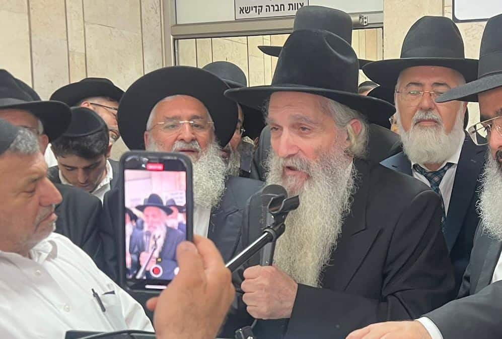 קהל אלפים השתתף בהלוויית זקן רבני משפחת אבוחצירא