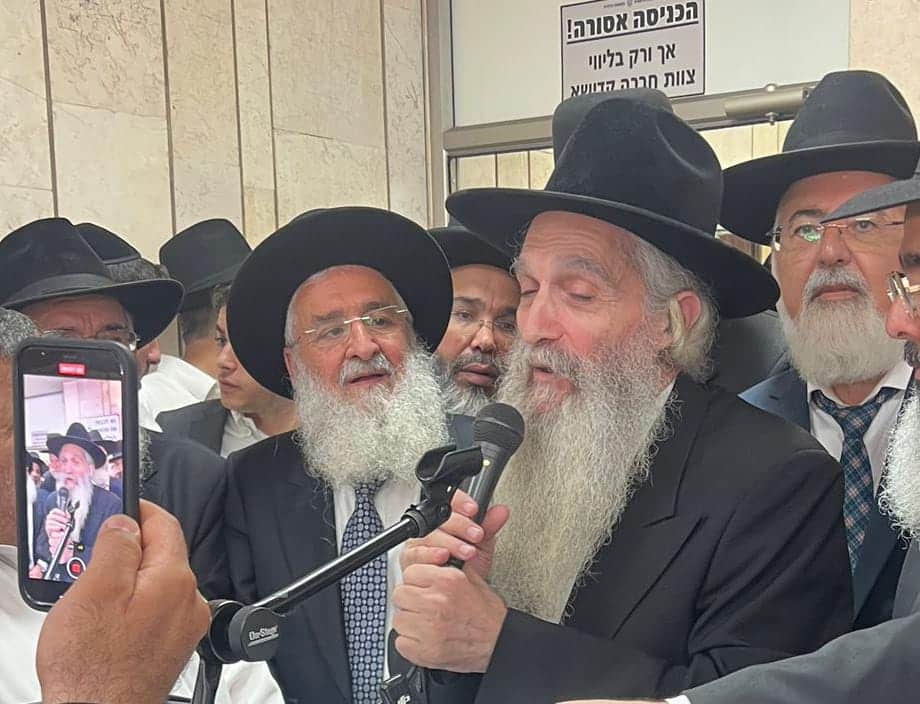 קהל אלפים השתתף בהלוויית זקן רבני משפחת אבוחצירא