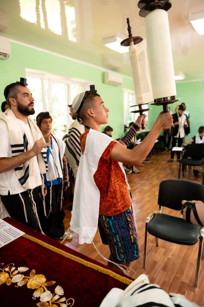 בצל המלחמה העיקשת: המחנה היהודי חזר לאוקראינה