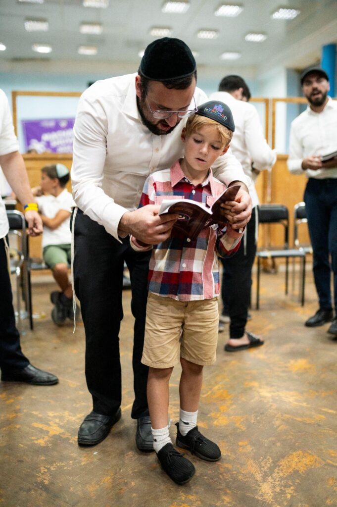 בצל המלחמה העיקשת: המחנה היהודי חזר לאוקראינה