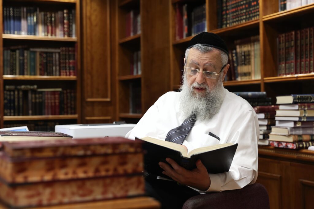 שבוע לבחירות: המועמדים לרבנות, הדילים והסיכויים • פרוייקט