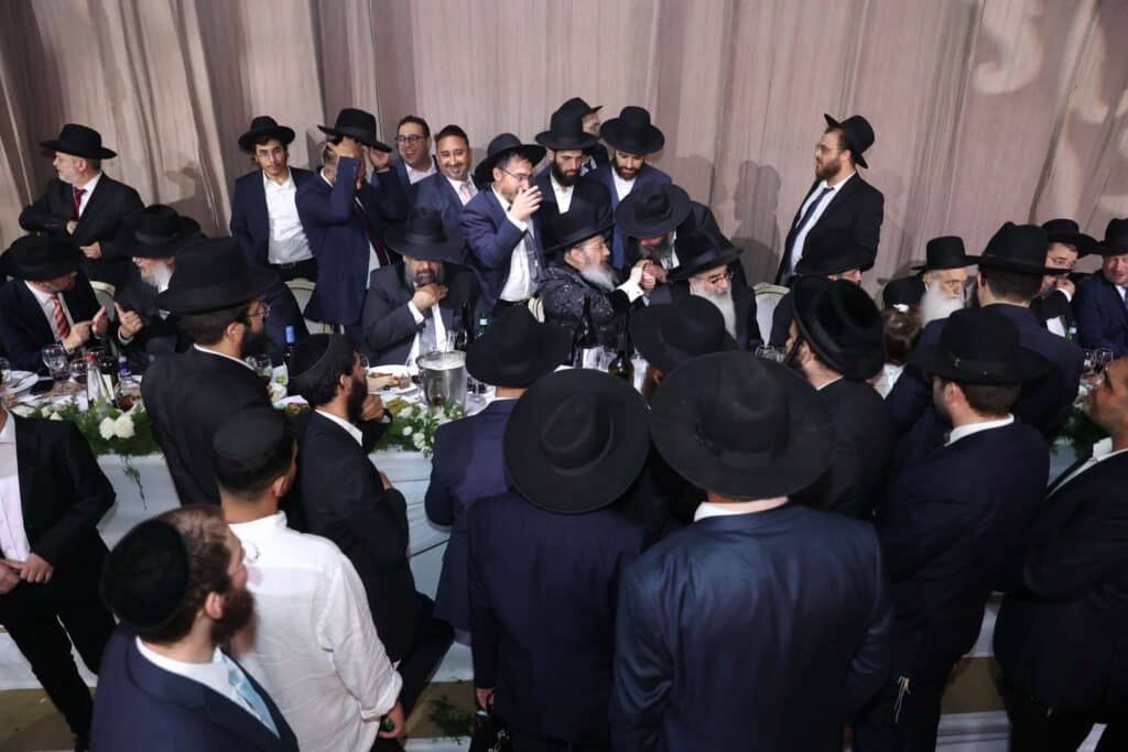 האדמו"ר בירך על היין בכוס שבה קידשו בנישואי הבבא סאלי