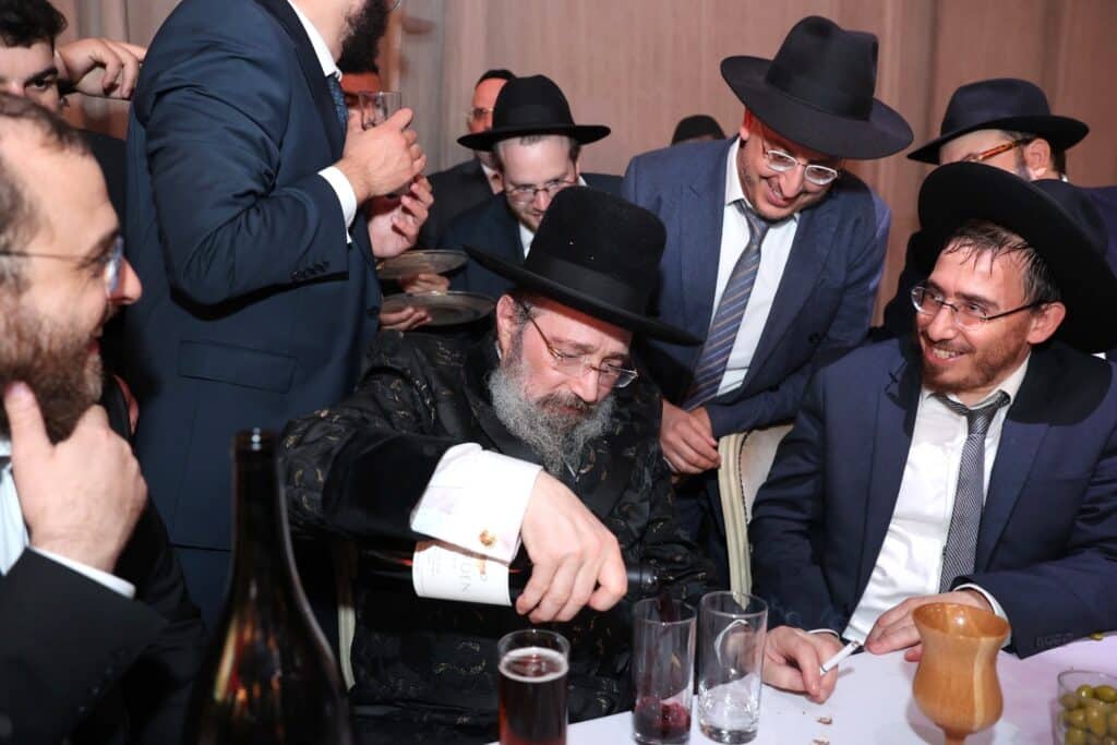 האדמו"ר בירך על היין בכוס שבה קידשו בנישואי הבבא סאלי