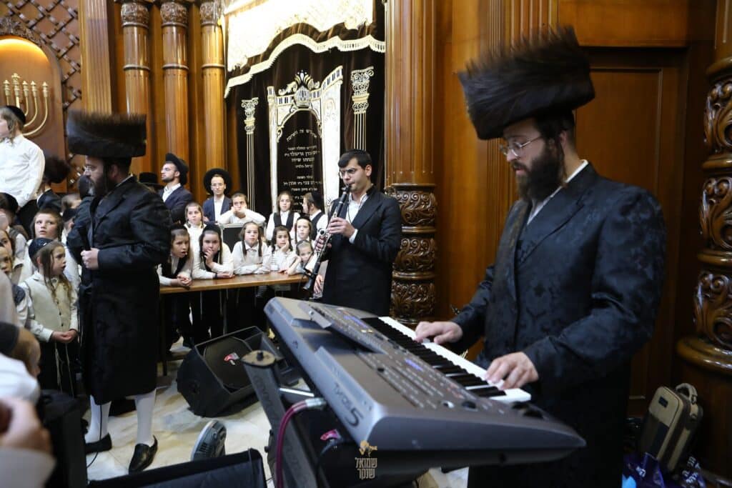 גלריה: שבת מרוממת בצל הגה"צ רבי אלימלך בידרמן