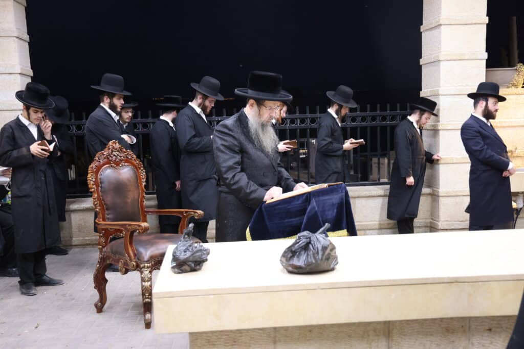 מסע מרומם של האדמו''ר מבראד למקומות הקדושים בטבריה