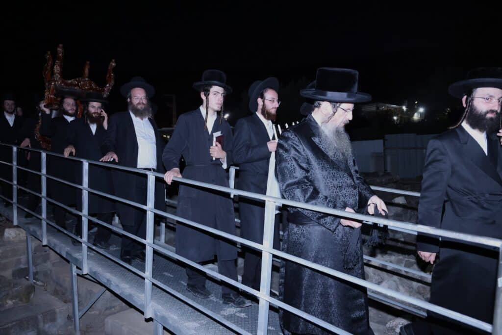 מסע מרומם של האדמו''ר מבראד למקומות הקדושים בטבריה