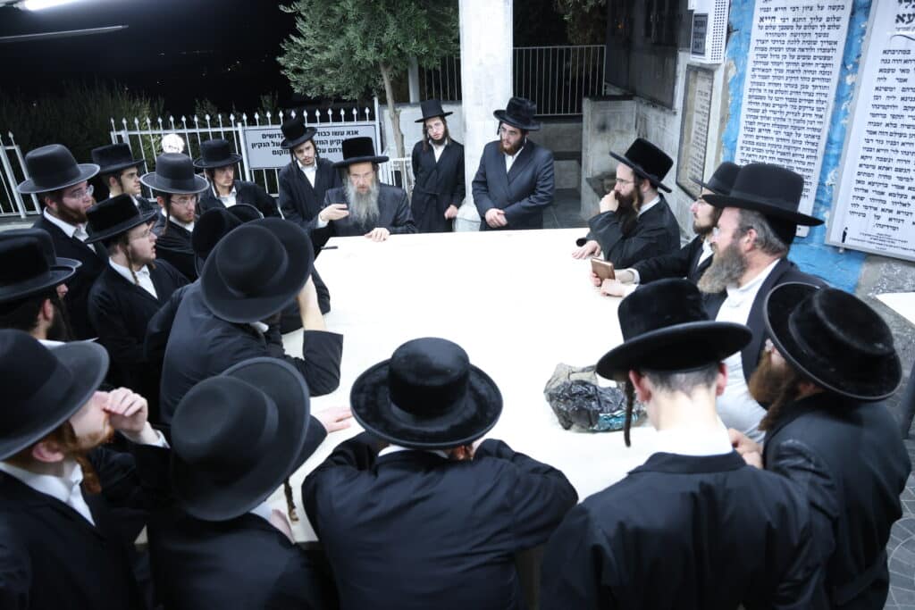 מסע מרומם של האדמו''ר מבראד למקומות הקדושים בטבריה