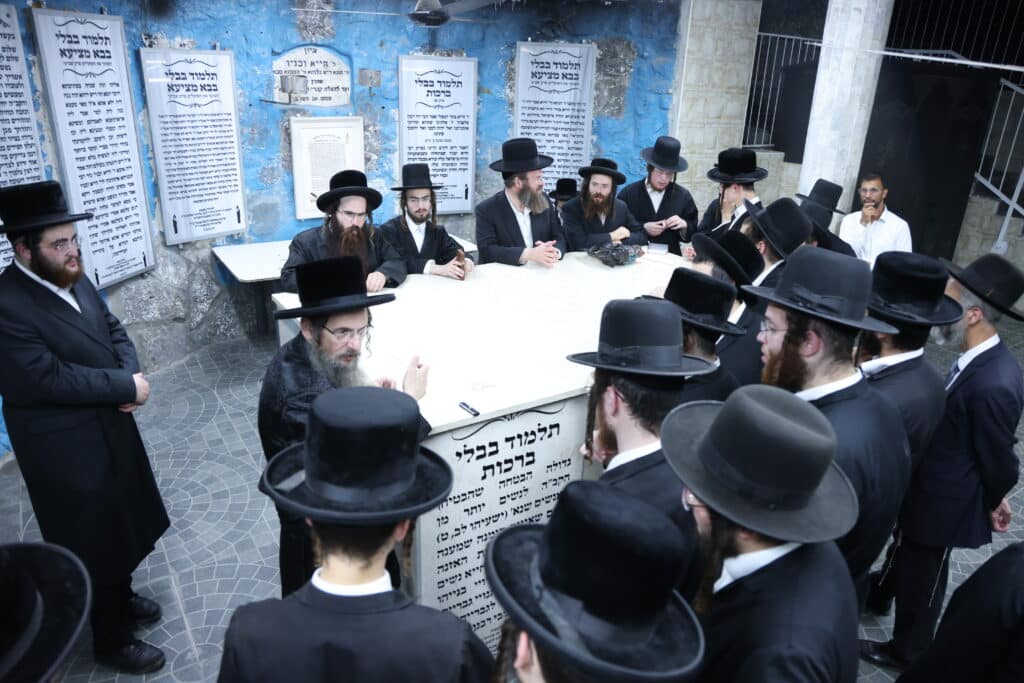 מסע מרומם של האדמו''ר מבראד למקומות הקדושים בטבריה