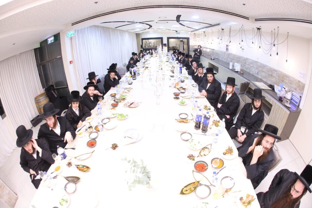 מסע מרומם של האדמו''ר מבראד למקומות הקדושים בטבריה