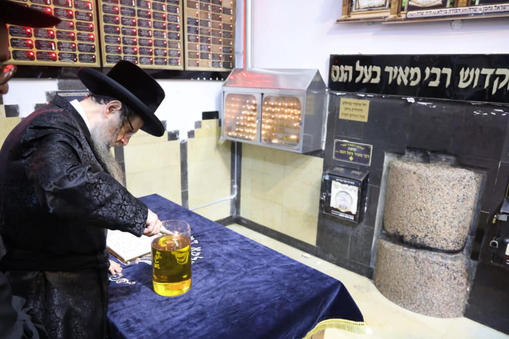 מסע מרומם של האדמו''ר מבראד למקומות הקדושים בטבריה