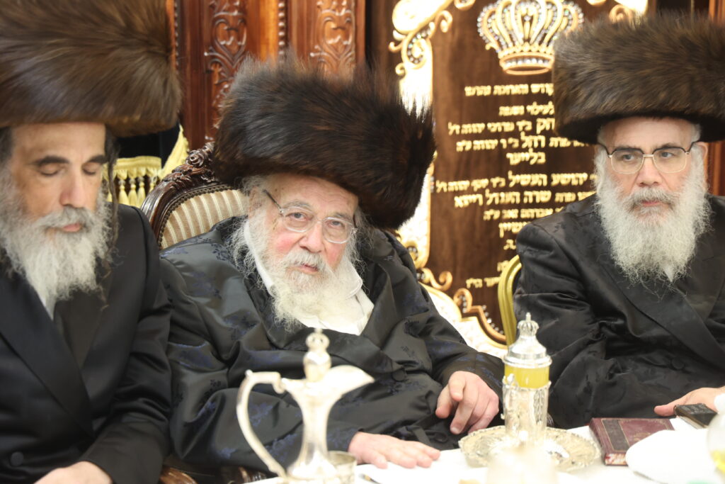 עם החסידים: האדמו"ר מברעזאן בטיש יארצייט 