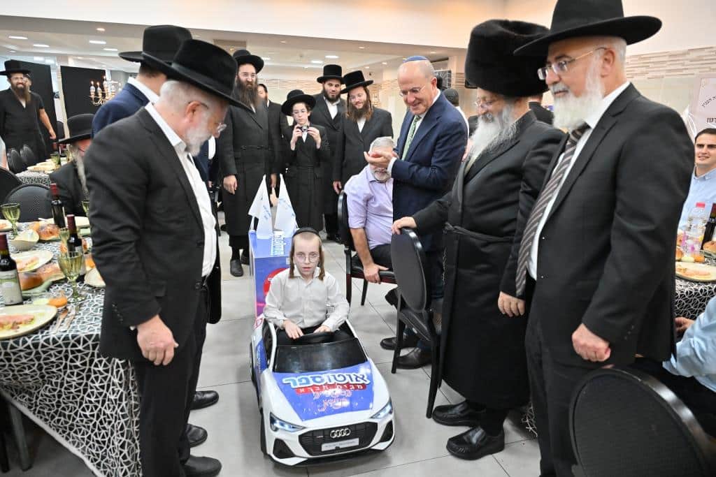 בהשתתפות אדמו"רים: תיעוד מימי השמחה אצל סגר"ע אשדוד