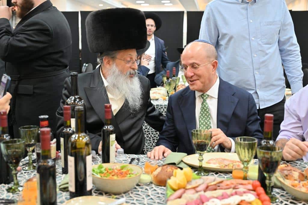 בהשתתפות אדמו"רים: תיעוד מימי השמחה אצל סגר"ע אשדוד