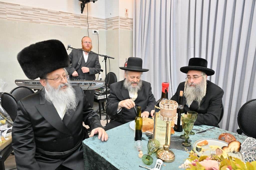 בהשתתפות אדמו"רים: תיעוד מימי השמחה אצל סגר"ע אשדוד