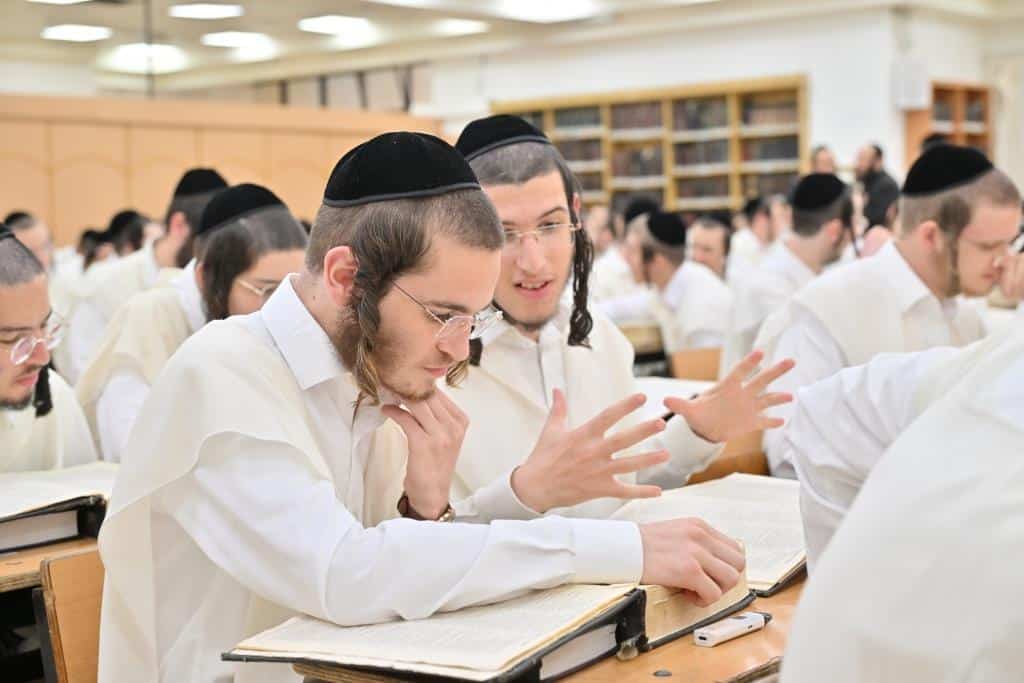 גלריה: כך פתחו הבחורים החסידיים את זמן אלול