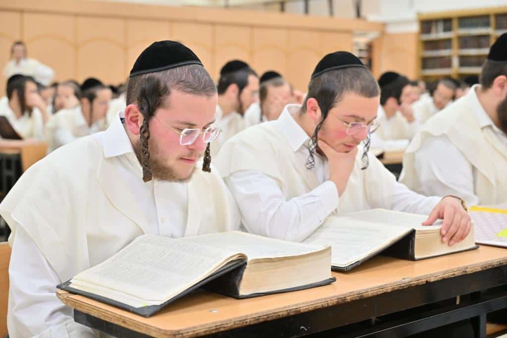 גלריה: כך פתחו הבחורים החסידיים את זמן אלול