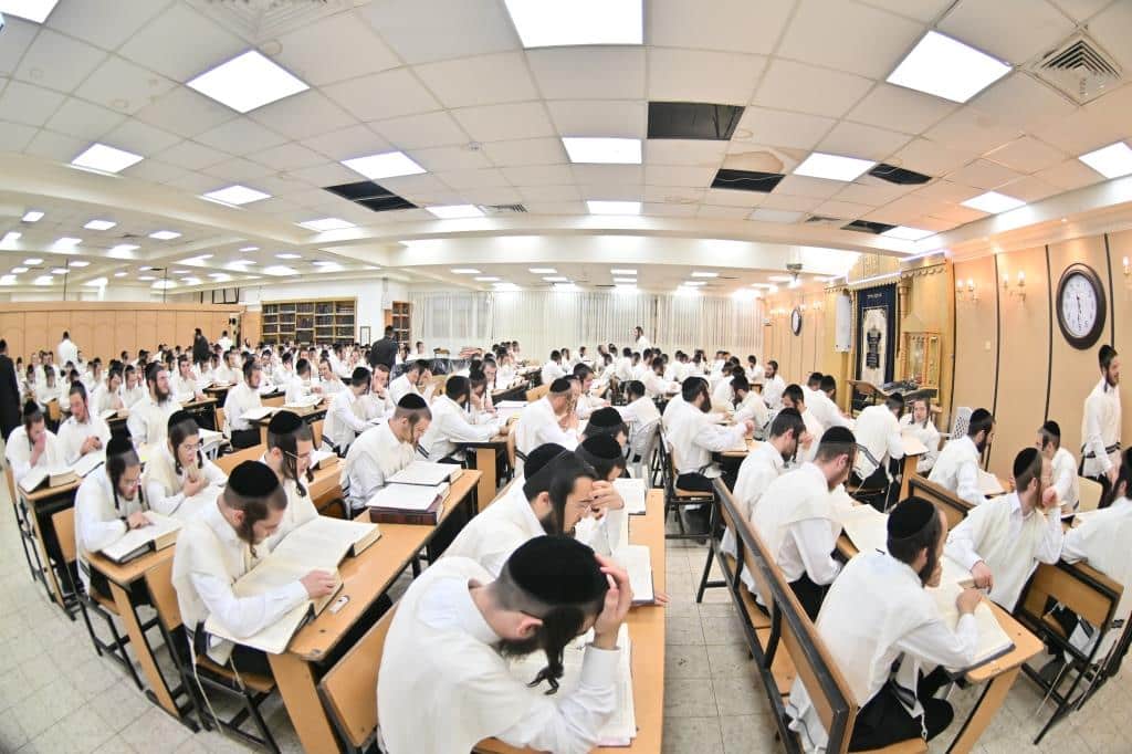 גלריה: כך פתחו הבחורים החסידיים את זמן אלול