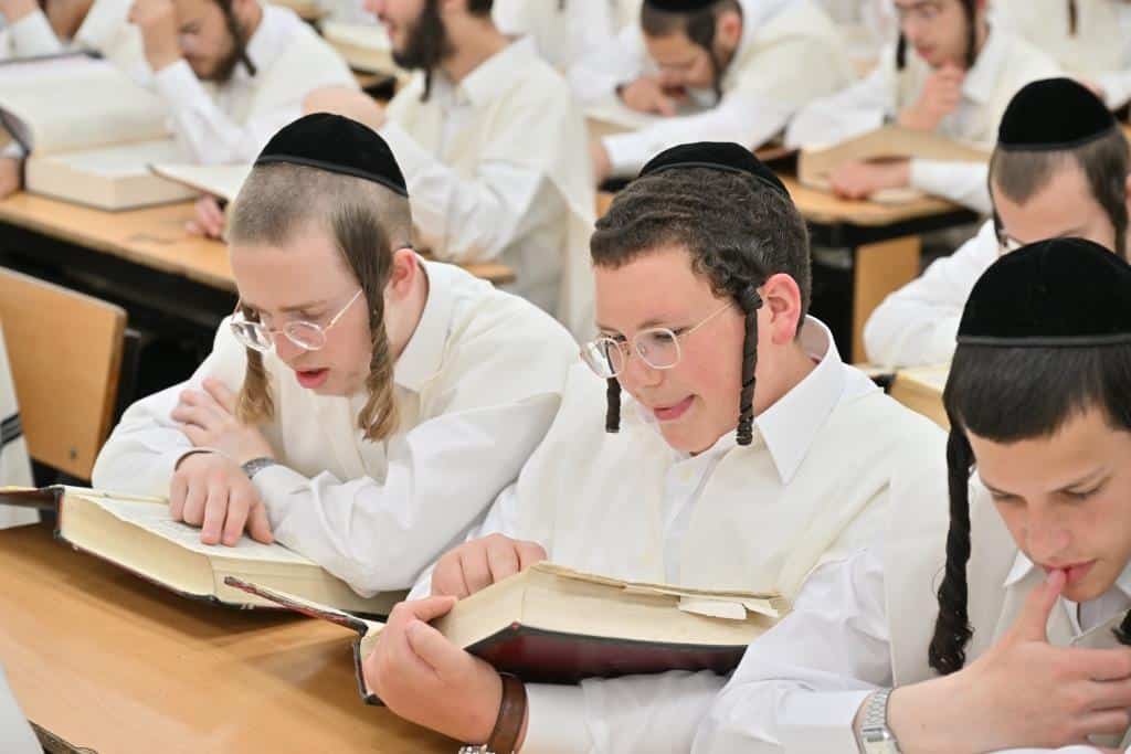 גלריה: כך פתחו הבחורים החסידיים את זמן אלול