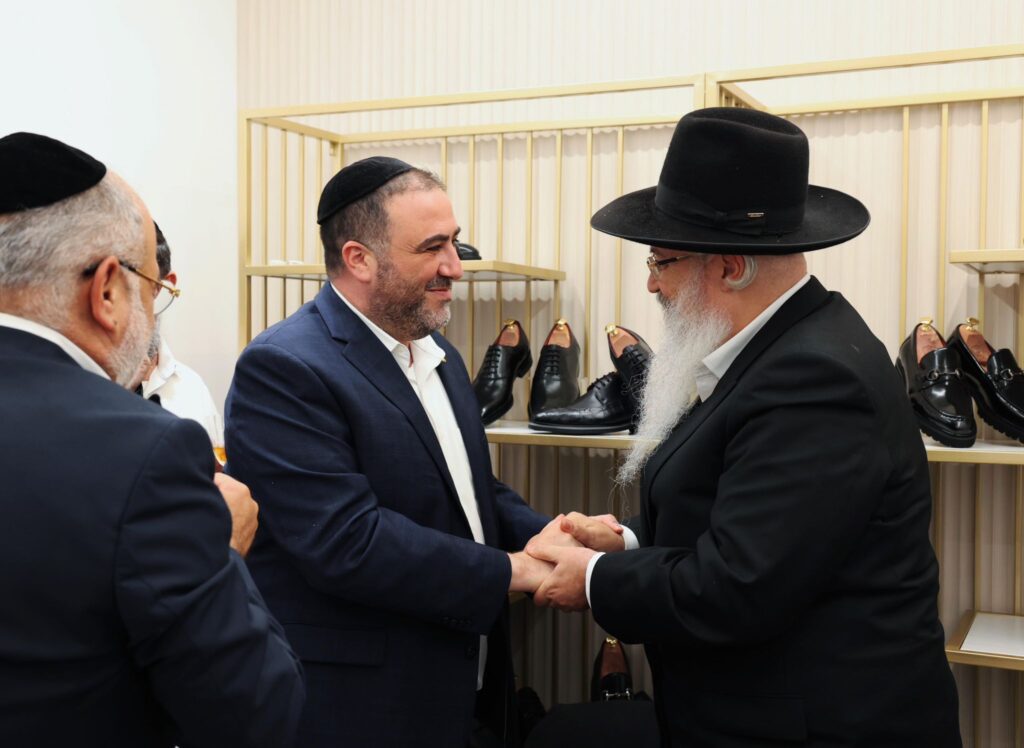 רבנים ואישי ציבור השתתפו בטקס ההשקה לטרקלין הנעליים "ברוזה" בבני ברק