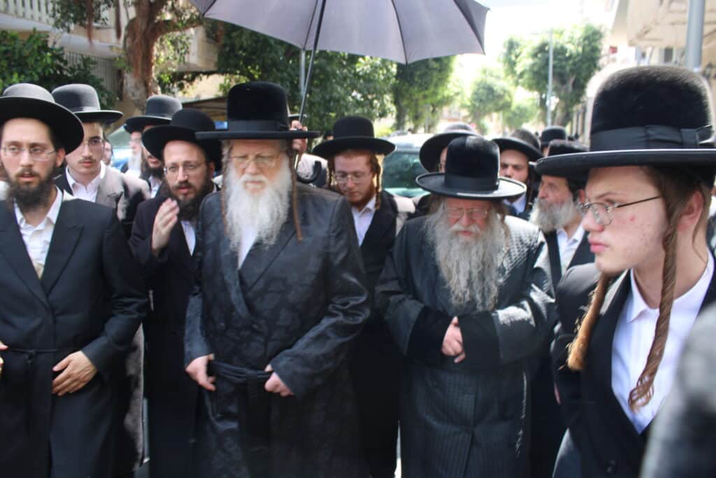 בני ברק נפרדה: אלפים ליוו את אם האדמו"ר ממודזי'ץ