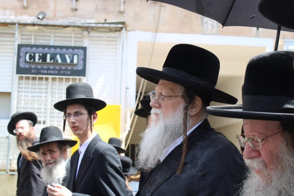 בני ברק נפרדה: אלפים ליוו את אם האדמו"ר ממודזי'ץ