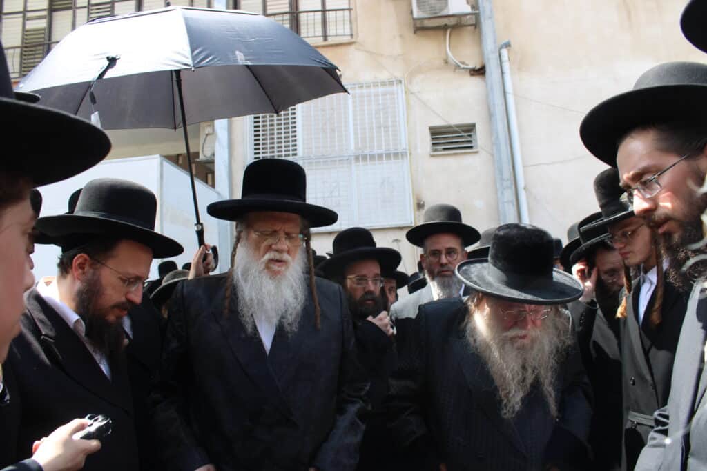 בני ברק נפרדה: אלפים ליוו את אם האדמו"ר ממודזי'ץ