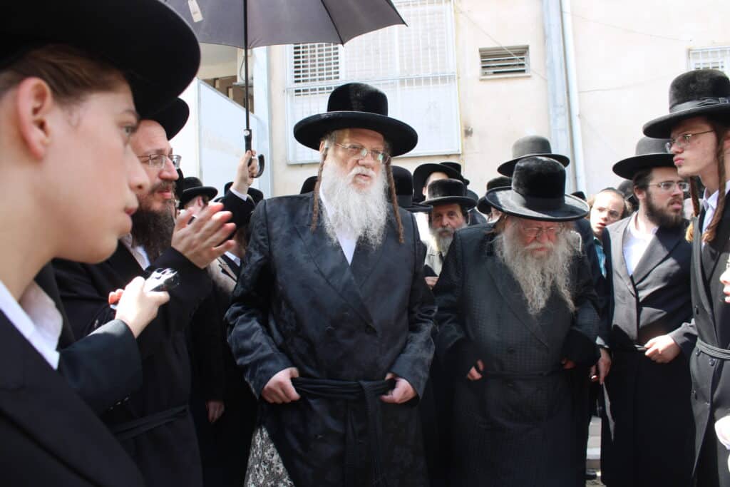 בני ברק נפרדה: אלפים ליוו את אם האדמו"ר ממודזי'ץ