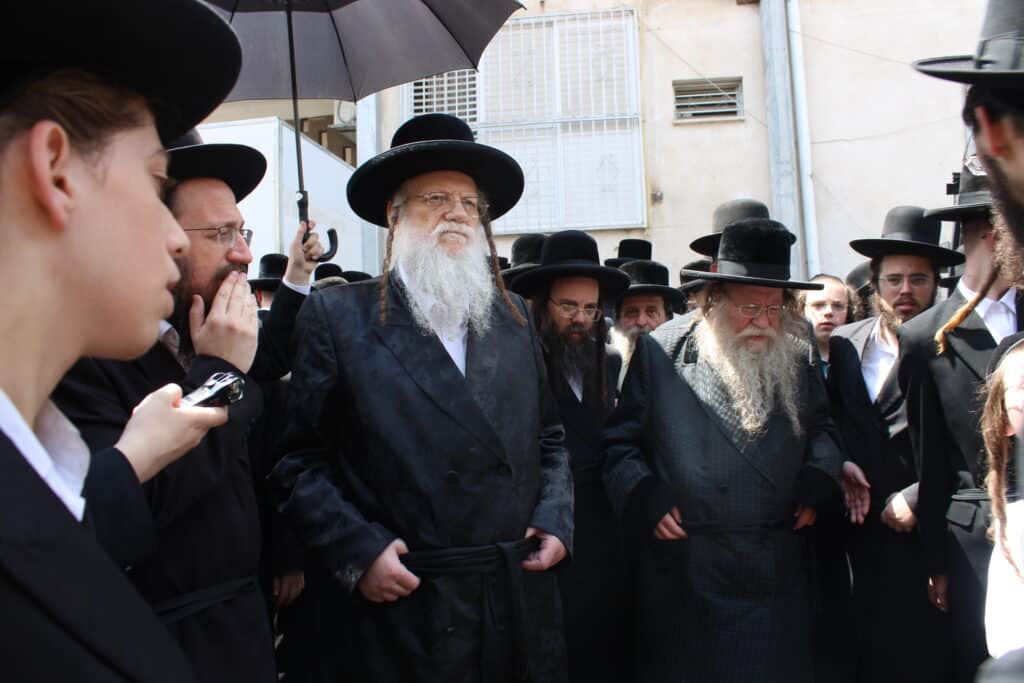 בני ברק נפרדה: אלפים ליוו את אם האדמו"ר ממודזי'ץ