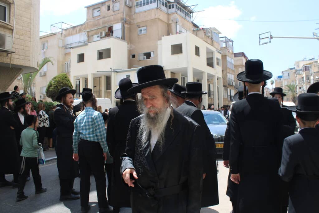 בני ברק נפרדה: אלפים ליוו את אם האדמו"ר ממודזי'ץ