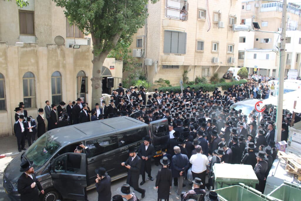 בני ברק נפרדה: אלפים ליוו את אם האדמו"ר ממודזי'ץ