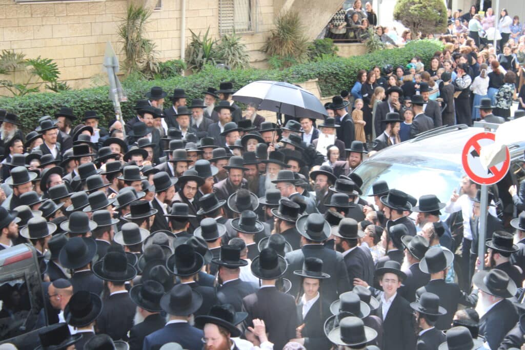 בני ברק נפרדה: אלפים ליוו את אם האדמו"ר ממודזי'ץ