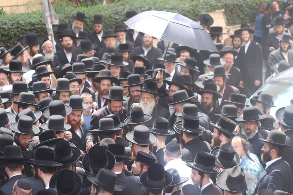בני ברק נפרדה: אלפים ליוו את אם האדמו"ר ממודזי'ץ