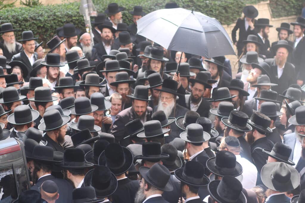 בני ברק נפרדה: אלפים ליוו את אם האדמו"ר ממודזי'ץ